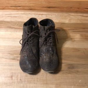 NWOT Unlisted by Kenneth Cole lace up booties